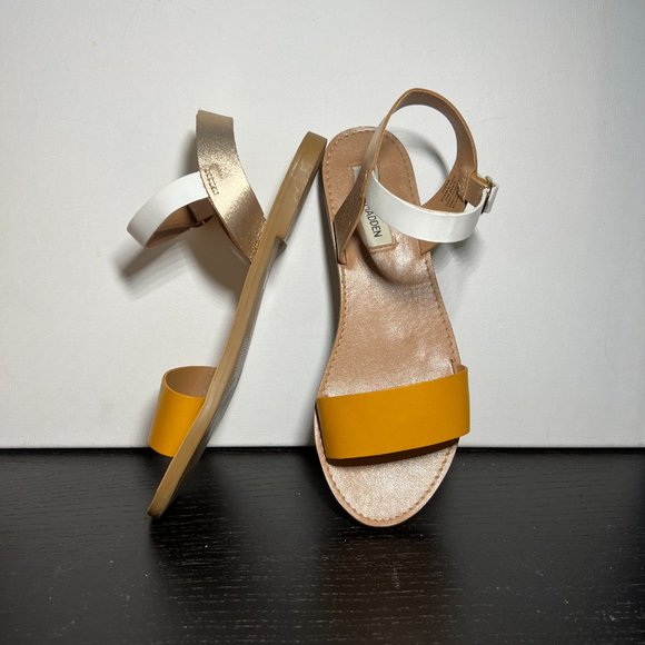 Steve Madden Donddi Flat Sandal - Picture 2 of 7